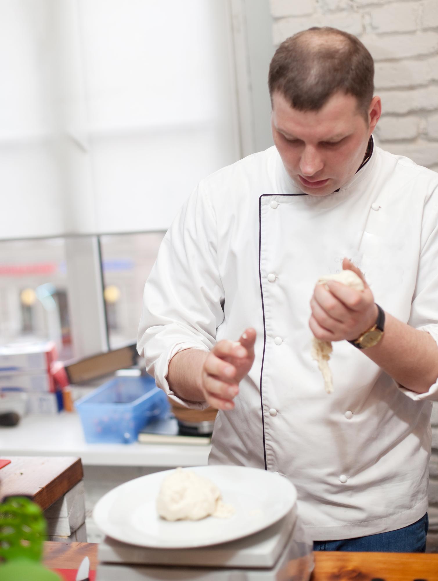 Instructor demonstrating plating to students